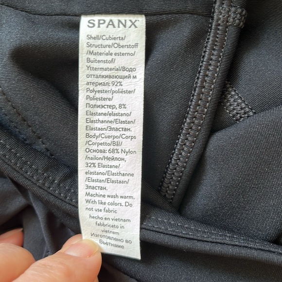 NWT Spanx Small The Get Moving Pleated Skort, black, built in shorts with pocket - Picture 6 of 6